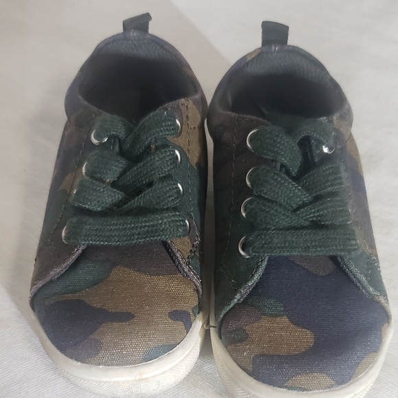 Gap Toddler Camo Sneakers Size 6 - Picture 7 of 7